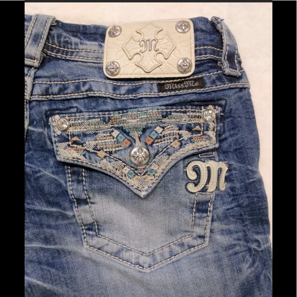 Miss Me Signature Rise 25 Cropped Jeans - Picture 4 of 6